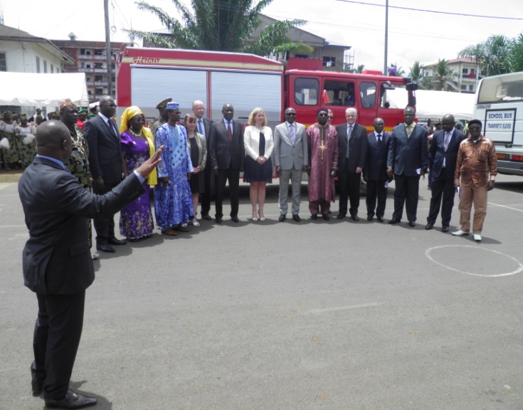 Présentation officielle du fourgon pompe du SDIS 68 et des bus de la TRACE par M. Monjimba Motanga