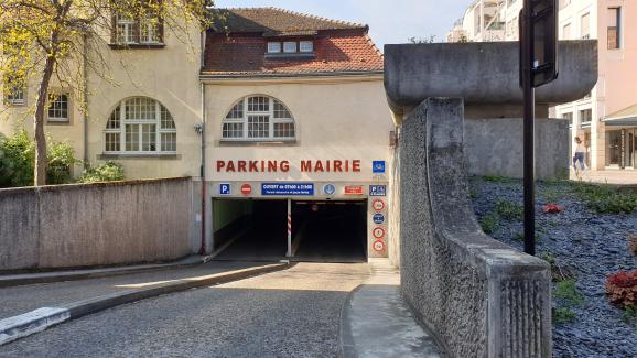 Le parc de stationnement Mairie