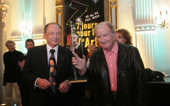 2004 : un trophée pour Pierre Mondy