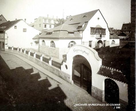Ancienne soupe populaire. Inaugurée en 1906. C'est aujourd’hui le bâtiment des archives municipales de Colmar