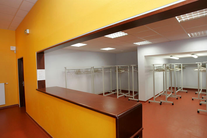 Colmar - salle-familles-vestiaire.jpg Colmar - salle-familles-vestiaire.jpg